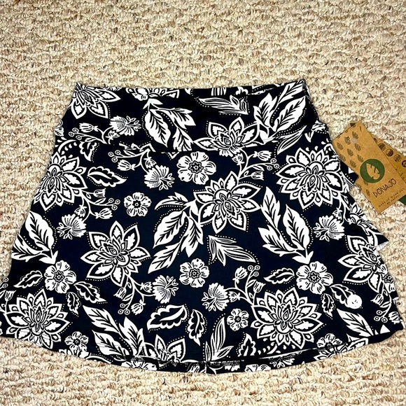 Dona Jo Shakira Skort - Picture 1 of 10